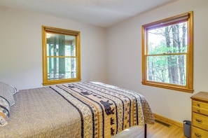 House (1 Bedroom) | Interior - Shenandoah National Park: Cabin w/ Patio! (Elkton)