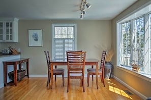 Apartment (1 Bedroom) | Interior - Peaceful Waterfront Apt w/ Deck, 22 Mi to Portland (Freeport)