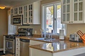 Apartment (1 Bedroom) | Interior - Peaceful Waterfront Apt w/ Deck, 22 Mi to Portland (Freeport)