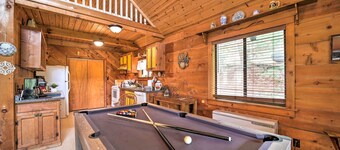 Mars Hill Cabin w/ Pool Table ~ 2 Mi to Wolf Ridge
