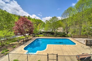 House (3 Bedrooms) | Interior - Mars Hill Cabin w/ Pool Table ~ 2 Mi to Wolf Ridge (Mars Hill)