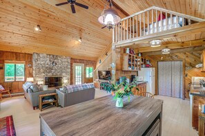 House (3 Bedrooms) | Interior