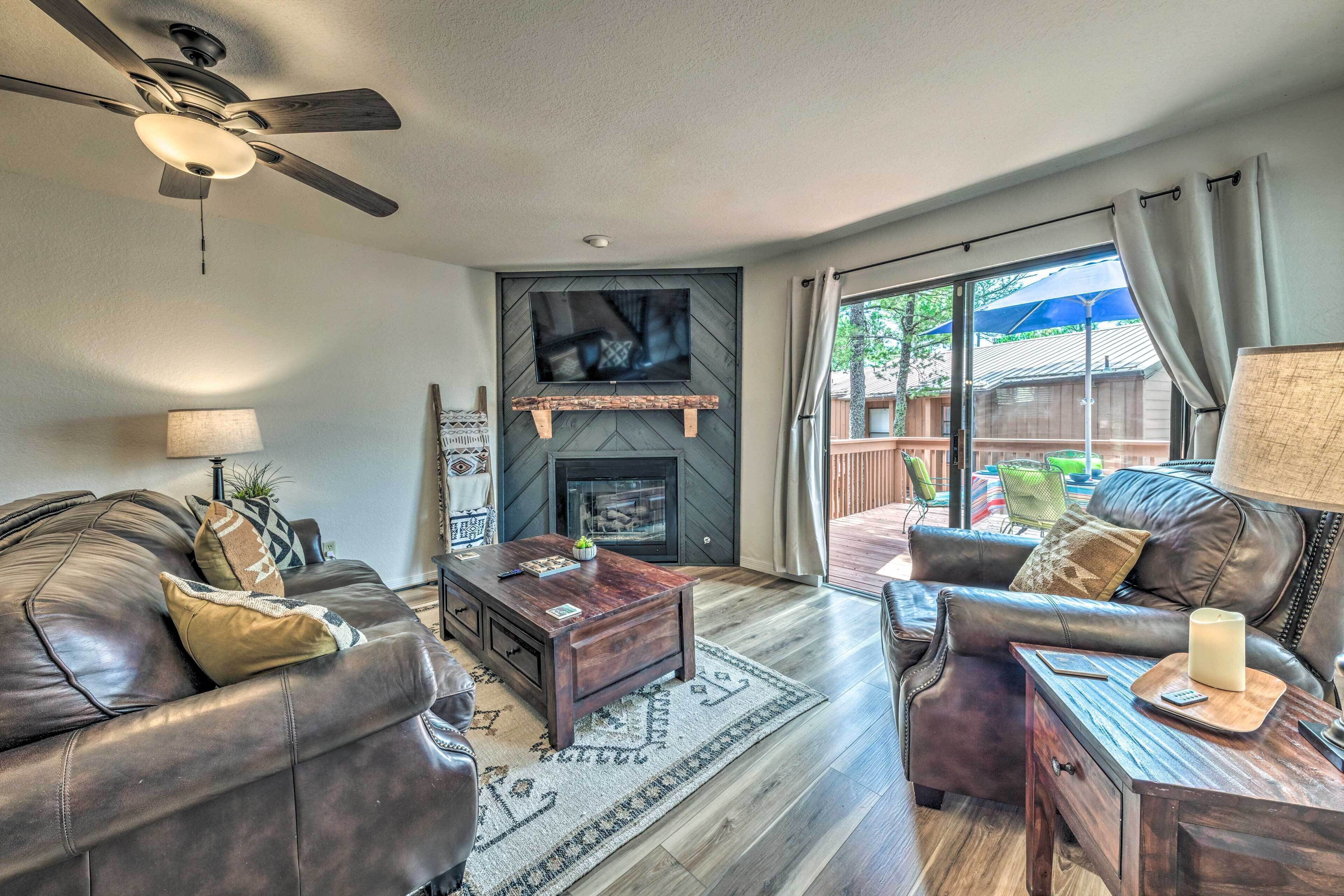 Rustic Ruidoso Retreat Between Shops & Mtns!