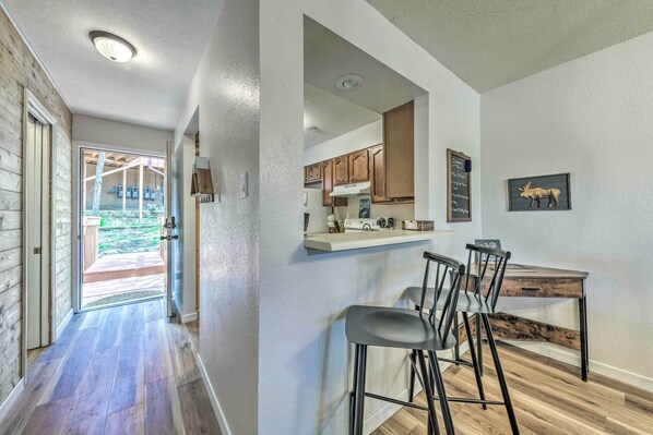 Apartment (2 Bedrooms) | Interior - Rustic Ruidoso Retreat Near Shops & Mountains! (Ruidoso)