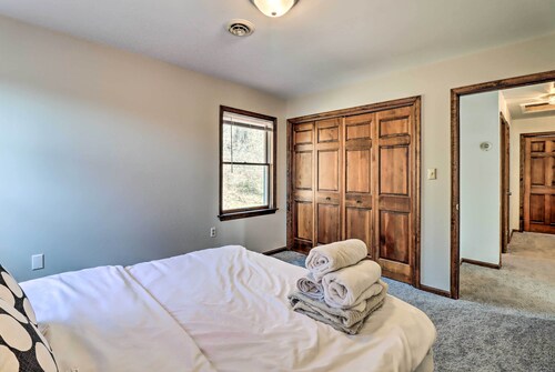 Spacious Columbia Home ~ 9 Mi to Water Gap!