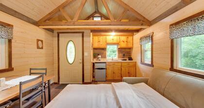 Tranquil Creekside Cabin in Dutch Country!
