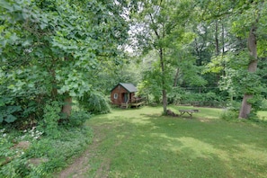 Apartment (0 Bedroom) | Interior - Tranquil Creekside Cabin in Dutch Country! (Narvon)