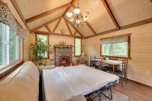 Apartment (0 Bedroom) | Interior - Tranquil Creekside Cabin in Dutch Country! (Narvon)