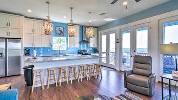 House (4 Bedrooms) | Private kitchen | Microwave, oven, stovetop, dishwasher