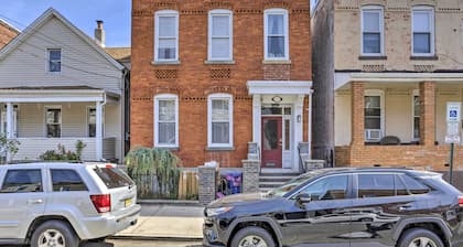 Updated Bayonne Townhome ~ 11 Mi to Nyc!