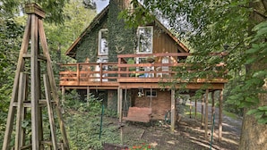 A wooden house with a balcony, surrounded by greenery and a garden. - Serene Lodi Escape w/ Deck: Boat, Hike & Sip! (Lodi)