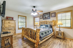 Interior - Hot Tub & Deck: Woodsy Sevierville Cabin (Sevierville)