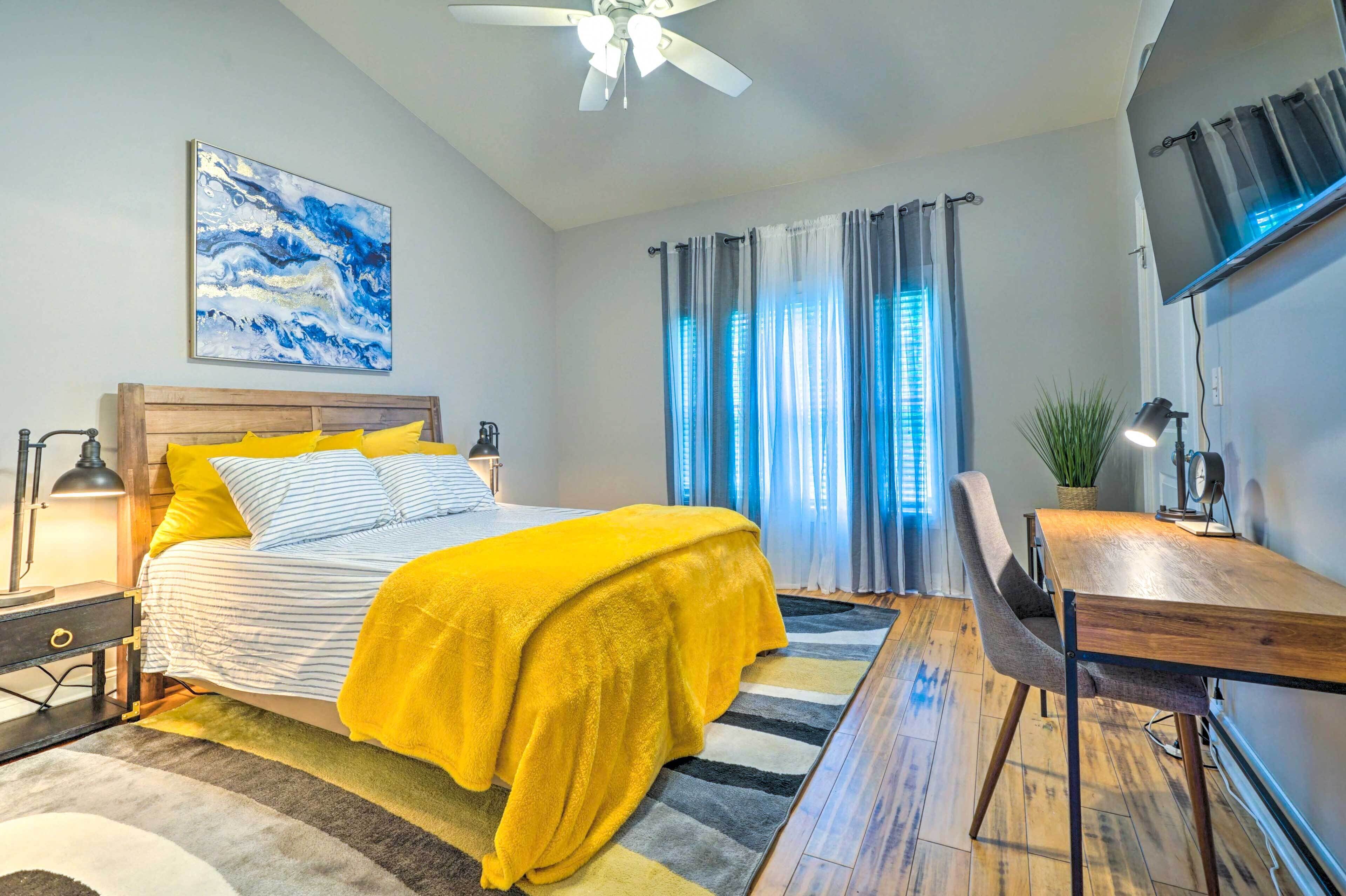 Vibrant Pet-friendly Townhome w/ Smart Tvs!