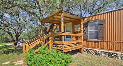 Quiet Utopia Cabin w/ Deck & Mountain Views!