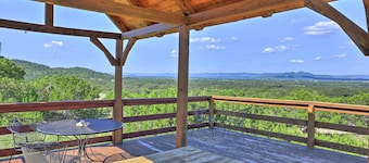 Quiet Utopia Cabin w/ Deck & Mountain Views!