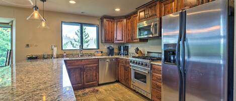 House (6 Bedrooms) | Interior