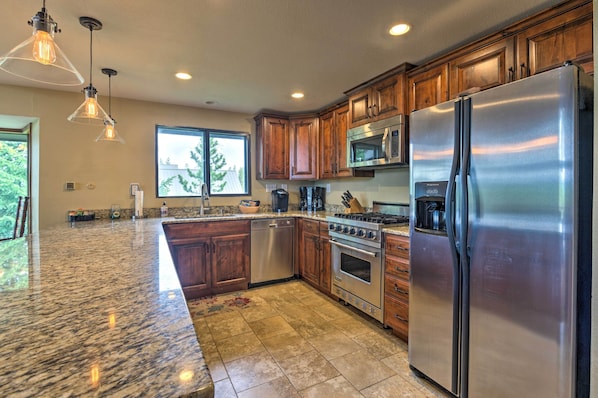 House (6 Bedrooms) | Interior