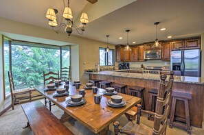 House (6 Bedrooms) | Interior