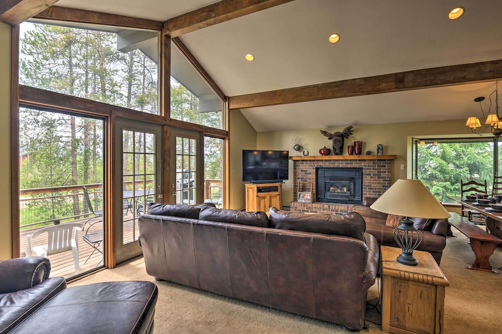 Sprawling Fraser Cabin w/ Private Hot Tub & Deck! - Winter Park