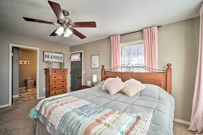 House (3 Bedrooms) | 3 bedrooms, iron/ironing board, free cribs/infant beds, bed sheets - Spacious Omaha House w/ Deck & Mountain Views! (Omaha)