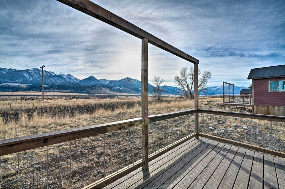 Romantic Mountain Getaway - 1 Hour to Yellowstone!