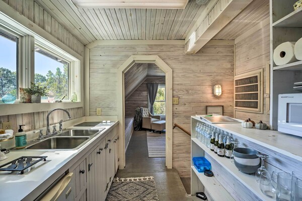 Unique Loft Cabin: Fire Pit & Fishing Access! - Tennessee