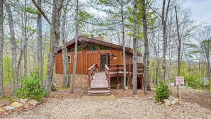 A cabin with a wooden exterior, a front porch, and a sign indicating parking restrictions. - Treehouse-style Cabin, 1 Mi to Massanutten Resort (McGaheysville)