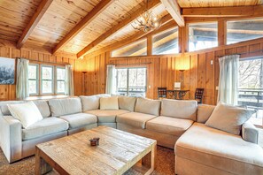 Interior - Treehouse-style Cabin, 1 Mi to Massanutten Resort (McGaheysville)