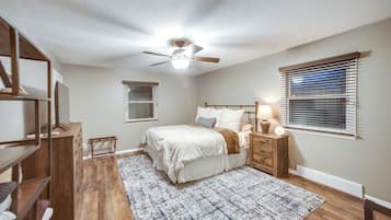 House (3 Bedrooms) | 3 bedrooms, laptop workspace, iron/ironing board, bed sheets