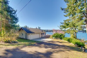House (2 Bedrooms) | Interior - Waterfront PNW Escape w/ Deck & Beach Access! (Port Hadlock)