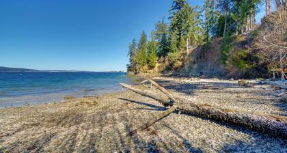 Waterfront PNW Escape w/ Deck & Beach Access!