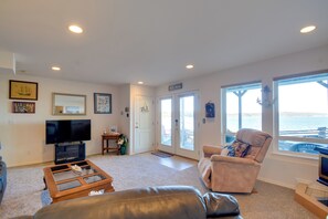 House (2 Bedrooms) | Interior - Waterfront PNW Escape w/ Deck & Beach Access! (Port Hadlock)