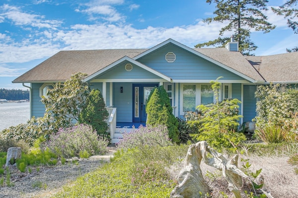Waterfront Pnw Escape W/ Deck & Beach Access! - Port Townsend, WA