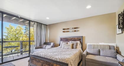 On-site Skiing: Truckee Studio w/ Balcony