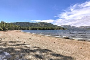 Apartment (0 Bedroom) | Interior - On-site Skiing: Truckee Studio w/ Balcony (Truckee)