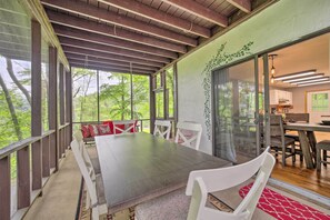 Outdoor dining - Secluded, Mountaintop Getaway w/ Fire Pit! (Clyde)