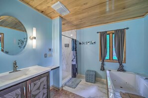 Bathroom - Secluded, Mountaintop Getaway w/ Fire Pit! (Clyde)