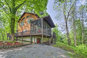 Exterior - Secluded, Mountaintop Getaway w/ Fire Pit! (Clyde)