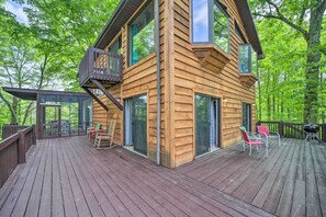 Terrace/patio - Secluded, Mountaintop Getaway w/ Fire Pit! (Clyde)