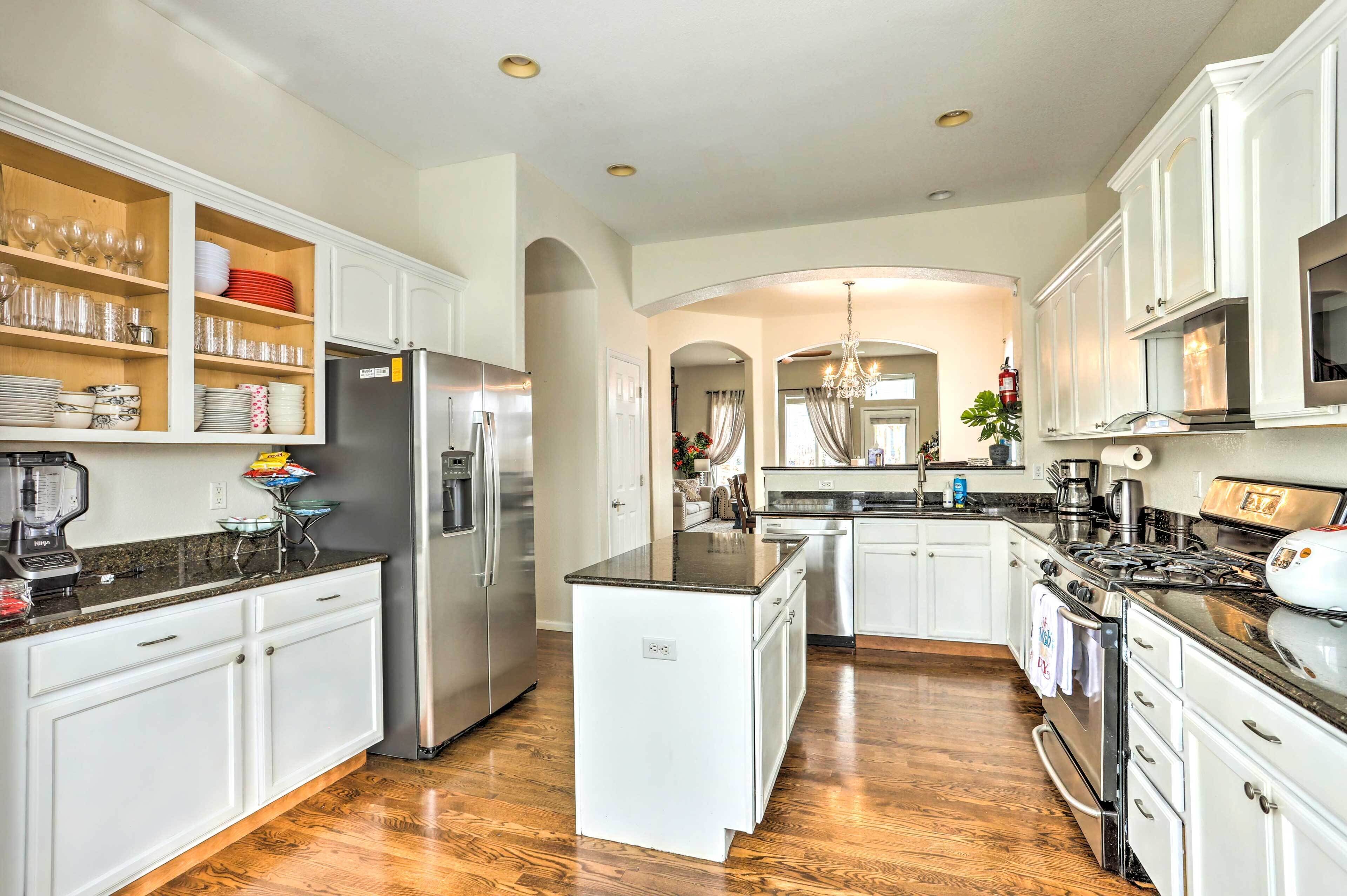 Reunion Home w/ Patio, Near Airport!