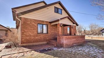 House (4 Bedrooms) | Exterior