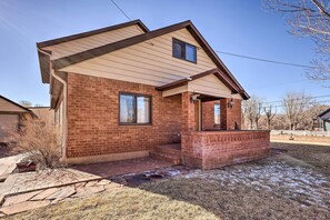 House (4 Bedrooms) | Front of property