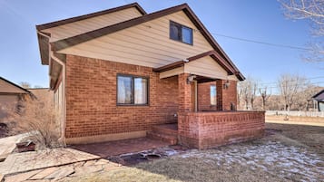 House (4 Bedrooms) | Front of property