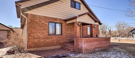 House (4 Bedrooms) | Front of property