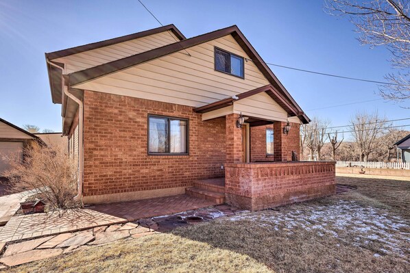 House (4 Bedrooms) | Front of property