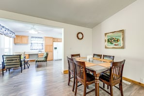 House (3 Bedrooms) | Interior