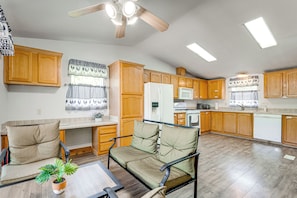 House (3 Bedrooms) | Interior