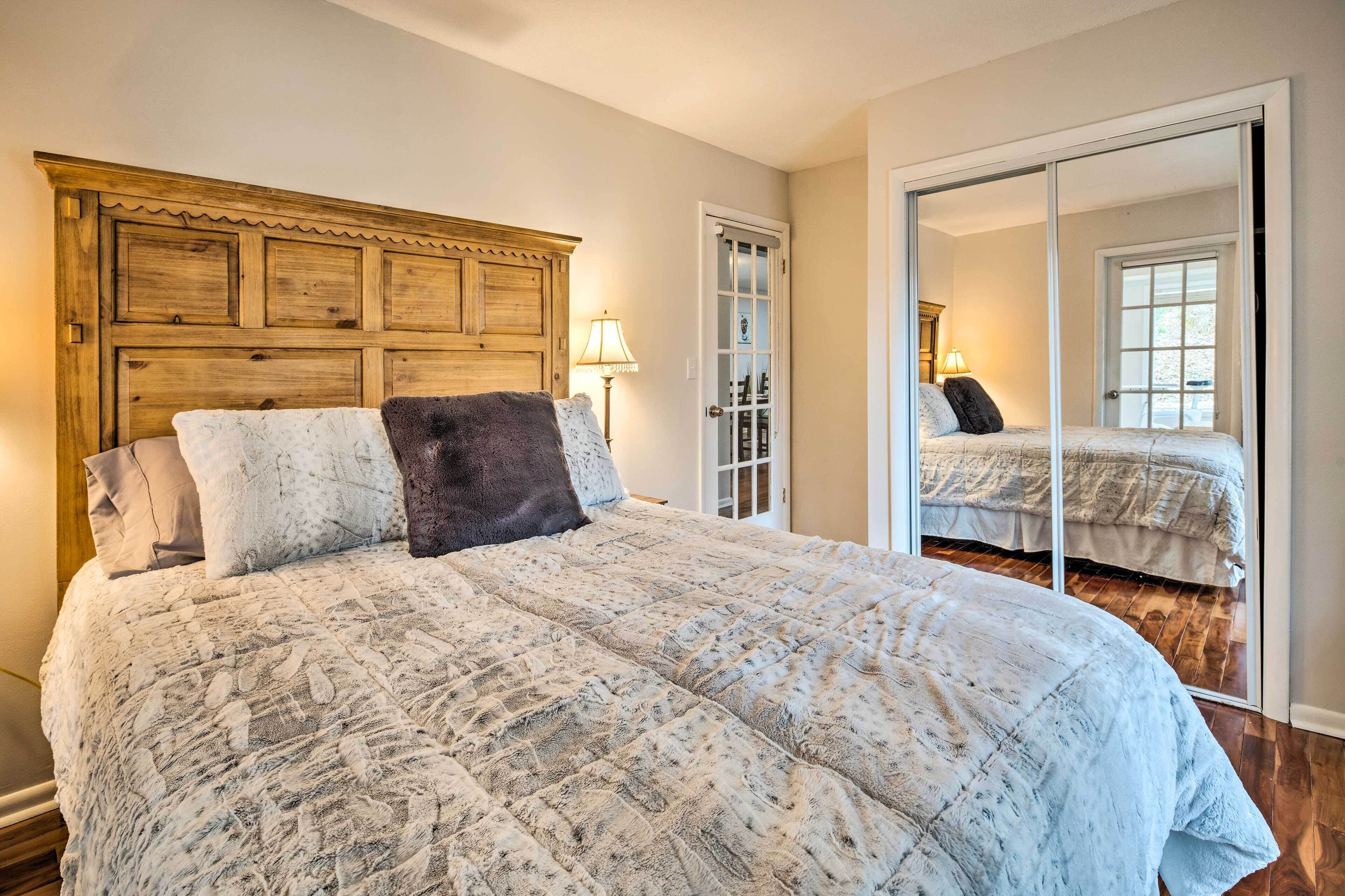 Smoky Mountain Vacation Rental w/ Deck!