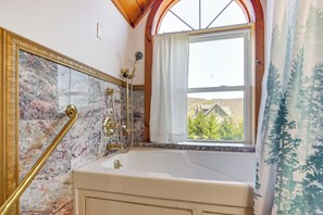 House (3 Bedrooms) | Interior - West Virginia Cabin Near Snowshoe Mountain Resort (Slaty Fork)
