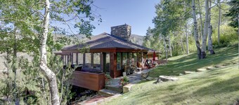 Vail 'treehouse' + Hot Tub, Sauna & Mtn Views